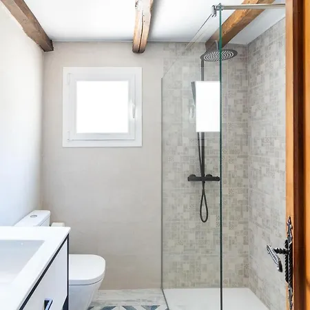 Housingleon - Atico Gaudi Apartment