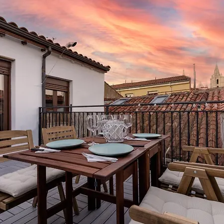 Housingleon - Atico Gaudi Apartment